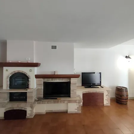 Wonderful In With Shared Swimming Pool Apartament *